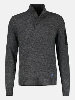 Troyer in levendige gebreide look