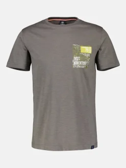 T-shirt met O-hals. Borstafdruk