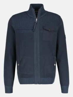 Vest met verschillende breistructuren